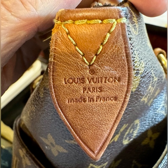 Louis Vuitton Monogram Totally MM - Picture 5 of 15